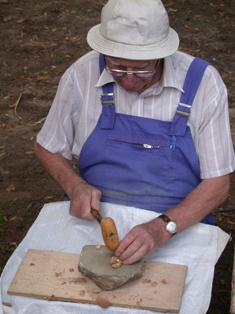 Casseur de noix en Dordogne dordogne gite de france sarlat